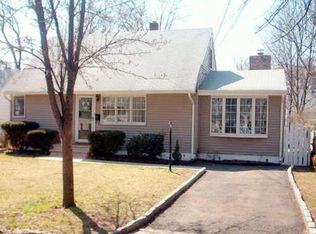 15 Avon Ter, Iselin, NJ 08830