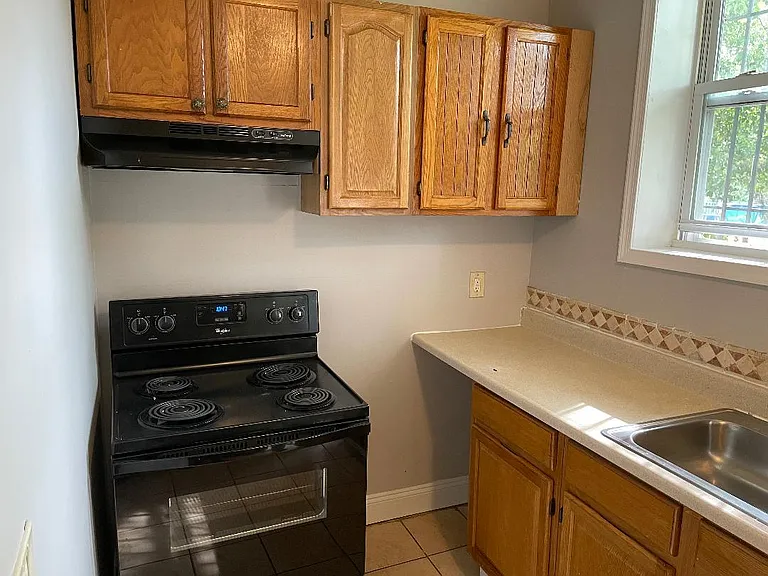 2216 Lyndhurst Ave — Photo 7