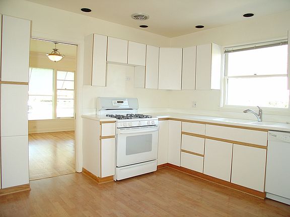4th image of 6711 N Ramona Ave