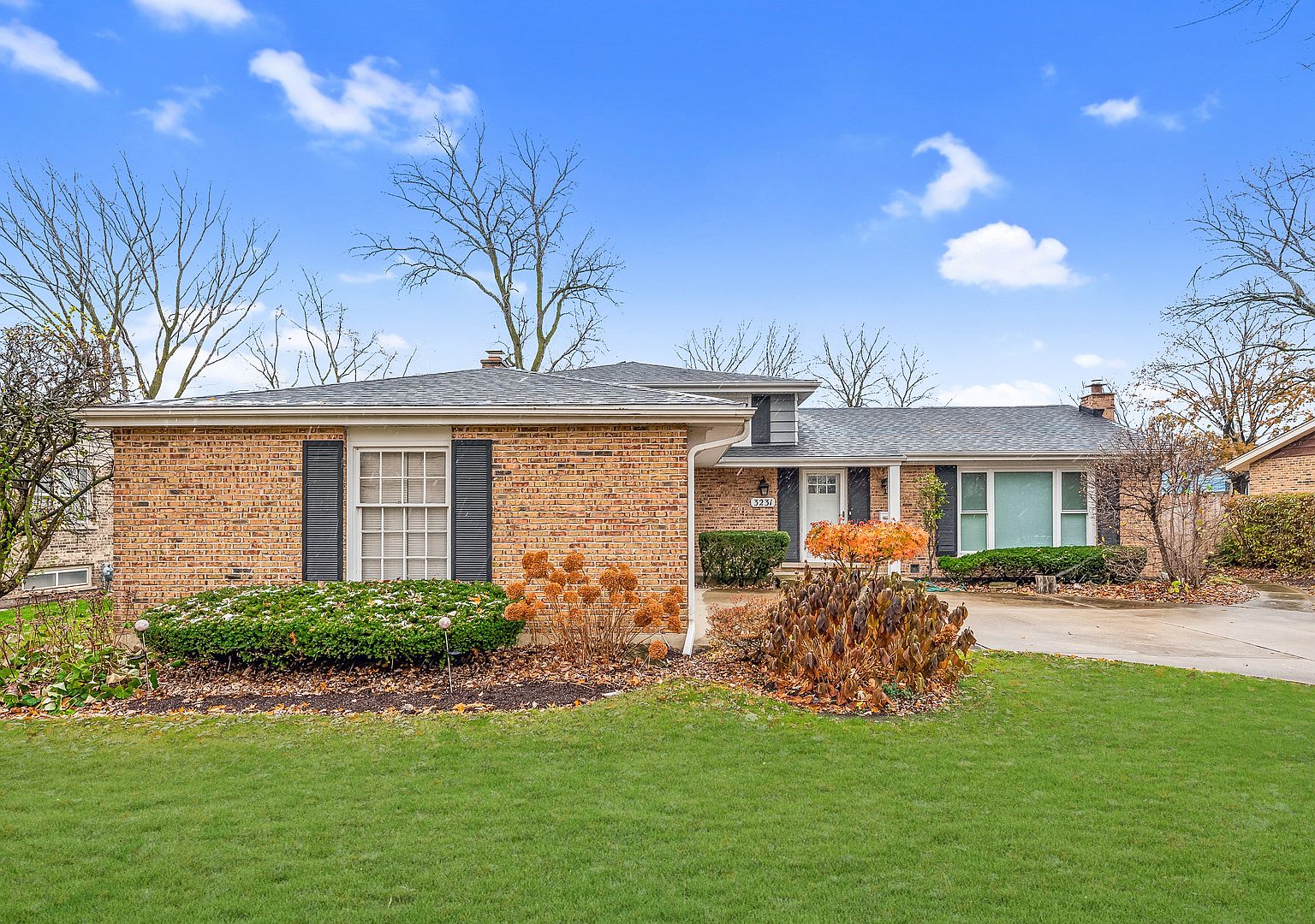 3231 Maple Leaf Dr, Glenview, IL 60026 Zillow