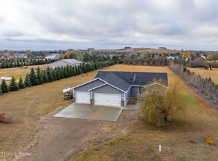 3193 Crested Dr N, Mandan, ND 58554
