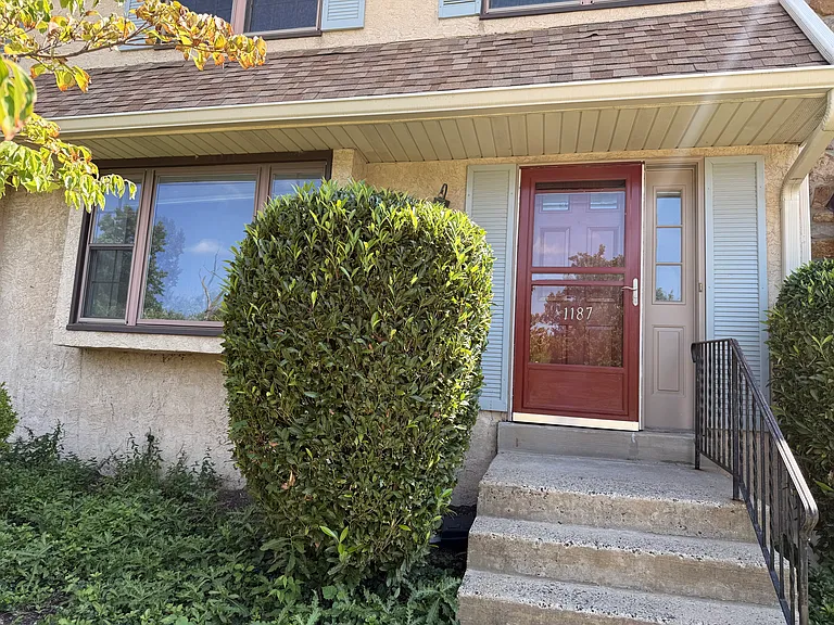1187 Heyward Rd — Photo 2