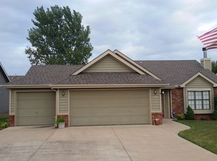2800 Wildflower Dr, Lawrence, KS 66047