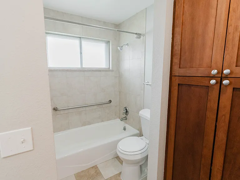 Full bath 1