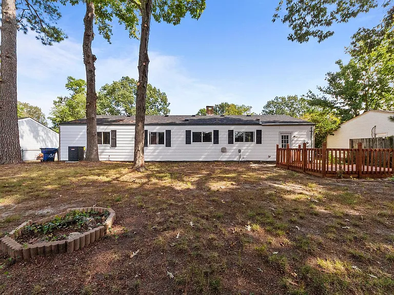 605 Presidential Blvd — Photo 16