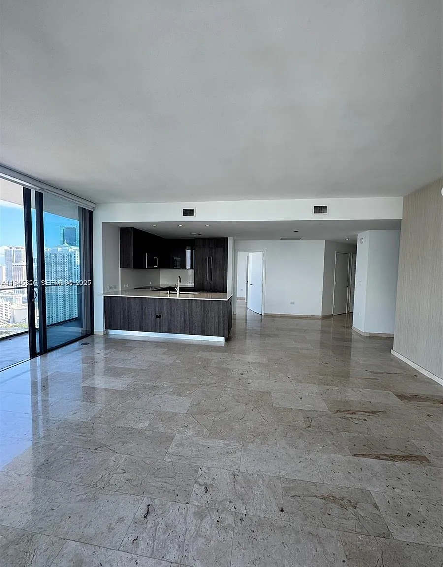 3 bed, 1664 sqft, $8,200 — Photo 2