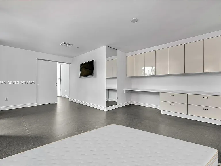 2950 NE 188th St #303 — Photo 17