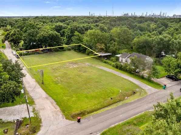 5000 Middleton St, Baytown, TX 77520