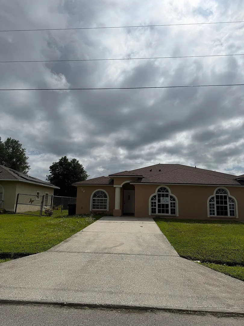 Free Rent 1/2 Duplex In Poinciana — Photo 2
