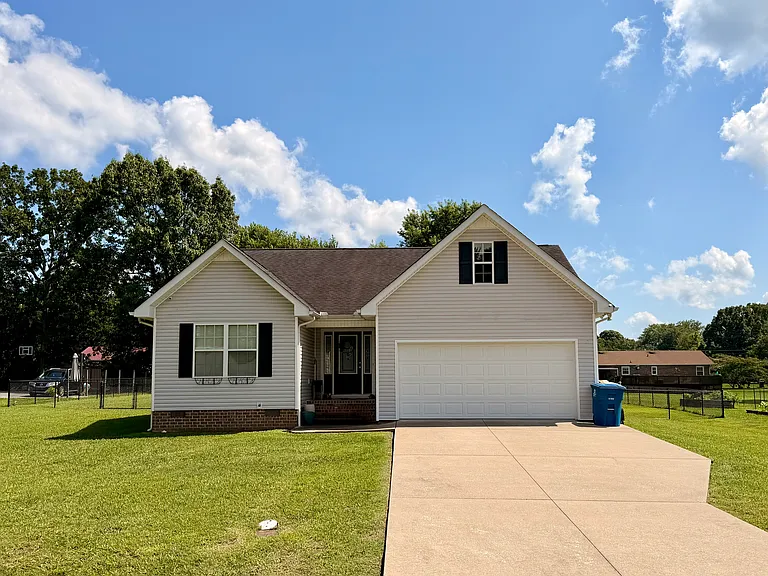1208 E End Rd — Photo 1