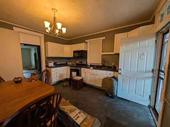 1458 Chase St, Terre Haute, IN 47807