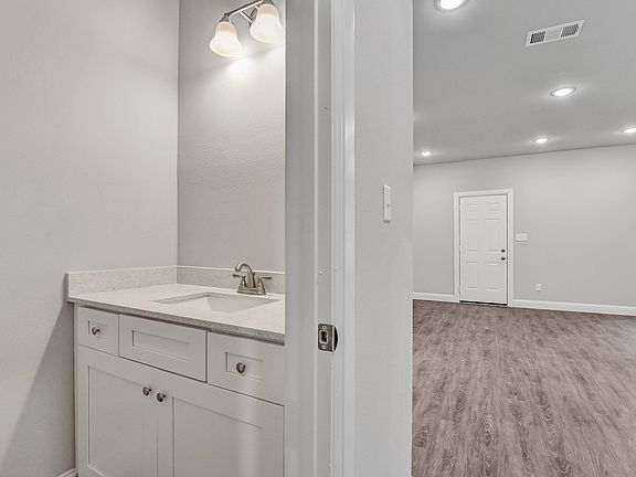 5th image of 1014 W Ford St #1