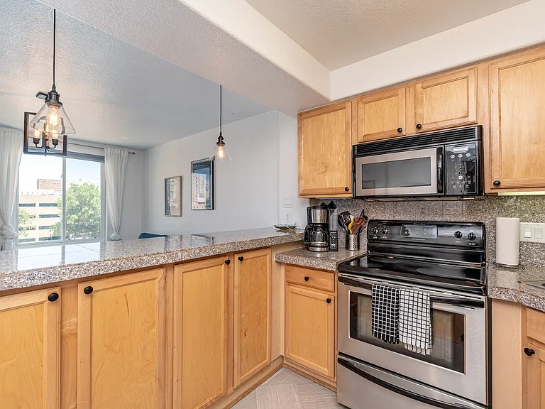 1833 N Williams St #504 — Photo 6