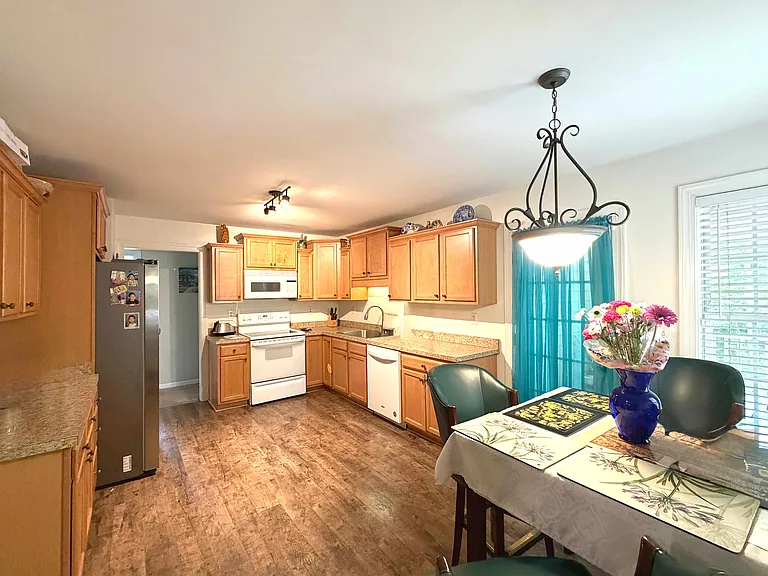 245 Jarrett Bay Ln — Photo 8