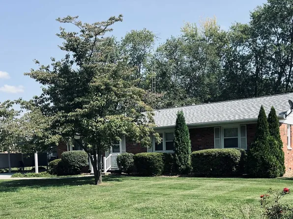 304 April Ave, Carmi, IL 62821