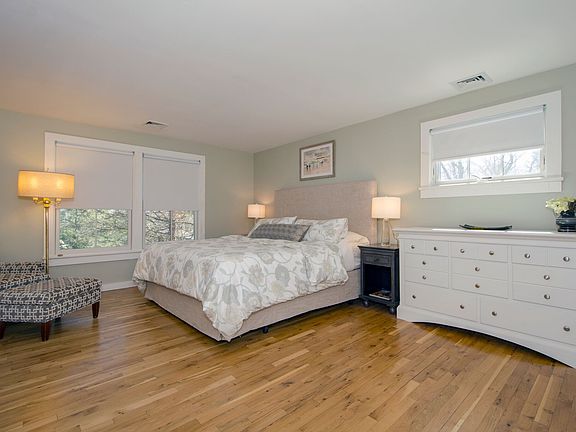 5th image of 41 Guernsey Ln