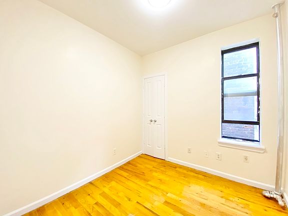 4th image of 210 W 133rd St #C5