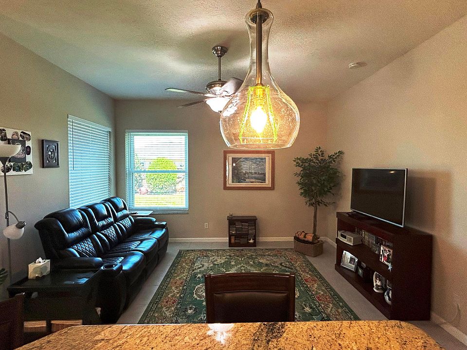1st image of 563 SW Crawfish Drive