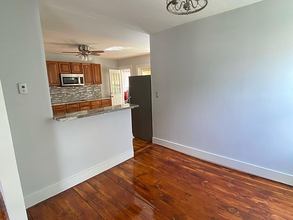 4th image of 105 East Ave