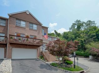 17 Beacon Hl, Pompton Lakes, NJ 07442