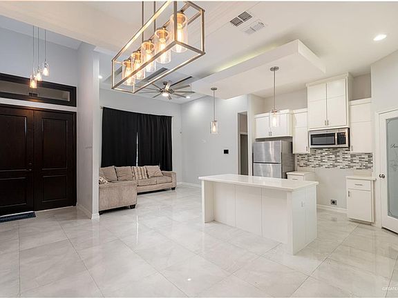 5th image of 226 Spanish Oak Dr