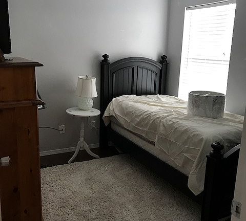 5th image of 320 Belmont Dr