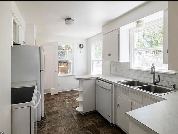 4th image of 2504 W Garland Ave