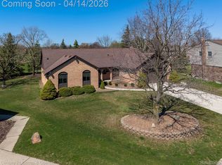41100 White Haven Ct, Northville, MI