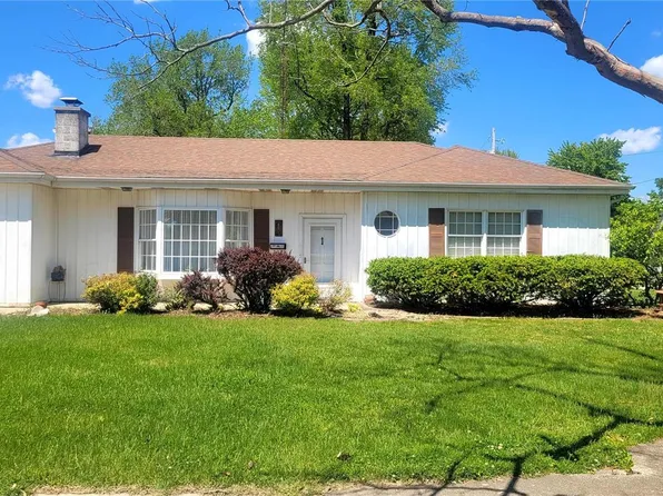 801 W Fairground Ave, Hillsboro, IL 62049