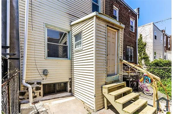 Building Photo - 1043 S Ithan St