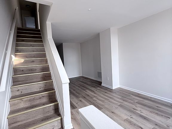 2nd image of 1423 N Fulton Ave