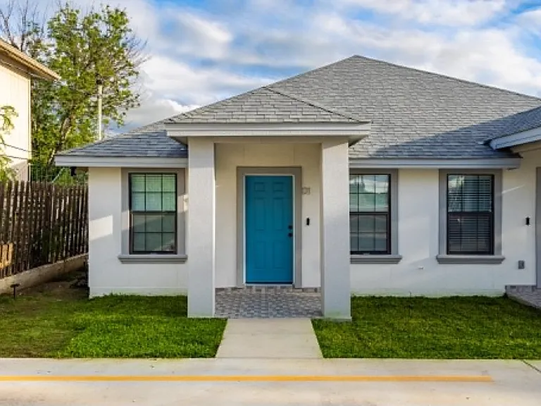 1454 E Garrison St — Photo 18