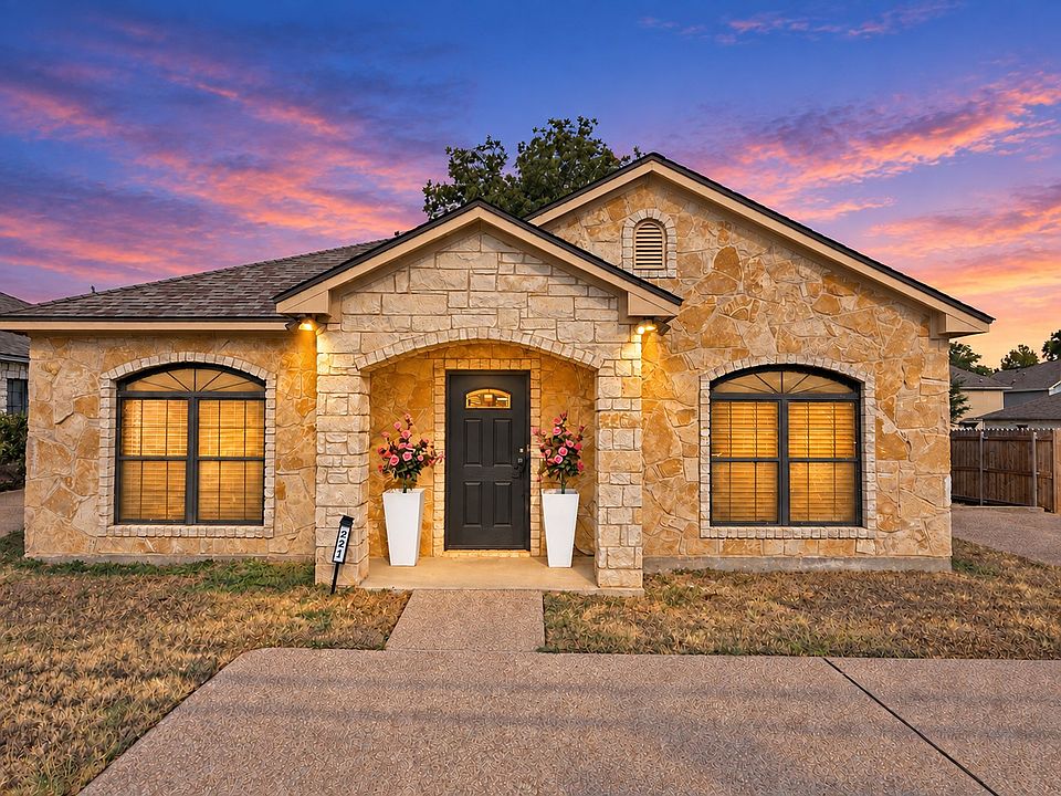 1st image of 221 Gurley Ln