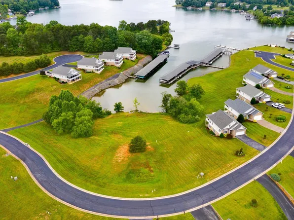 3 Lands End Cir, Union Hall, VA 24176