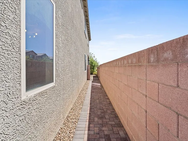 8524 Blazing Desert Ave — Photo 33