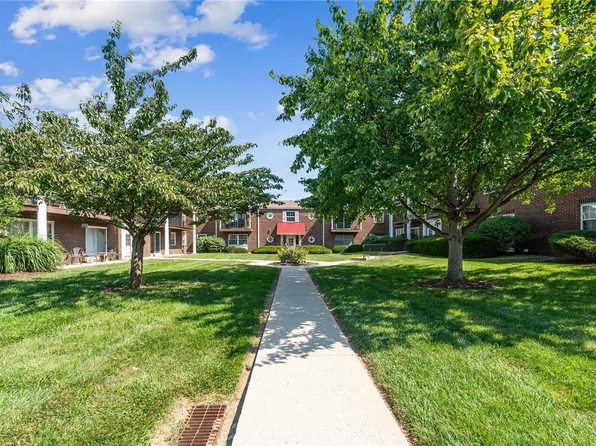 10311 Forest Brook Ln APT D, Saint Louis, MO 63146