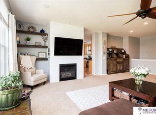 1710 Hardwood Dr, Papillion, NE 68046