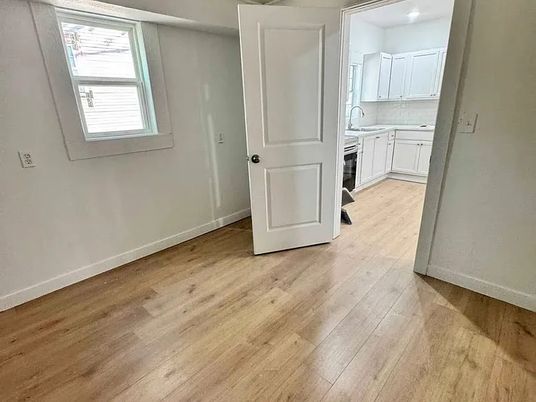 423 W Munson St — Photo 4