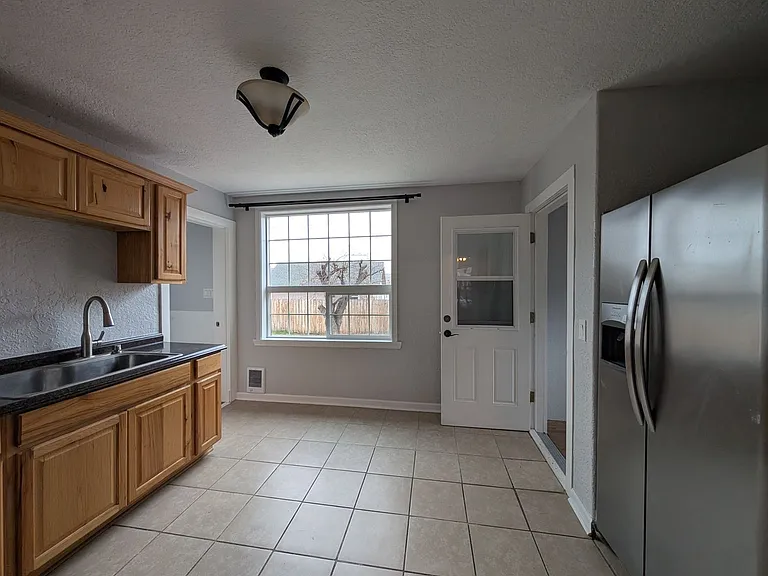 611 Ward St — Photo 10
