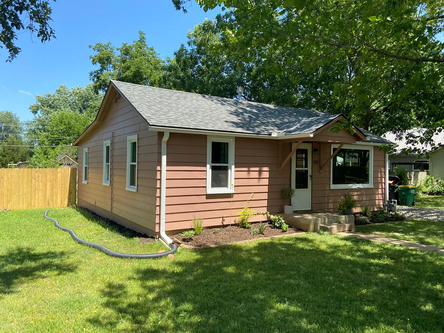 3 bed, 1072 sqft, $1,700 — Photo 2