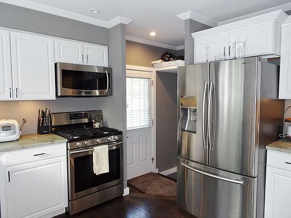3rd image of 776 Knollwood Ct