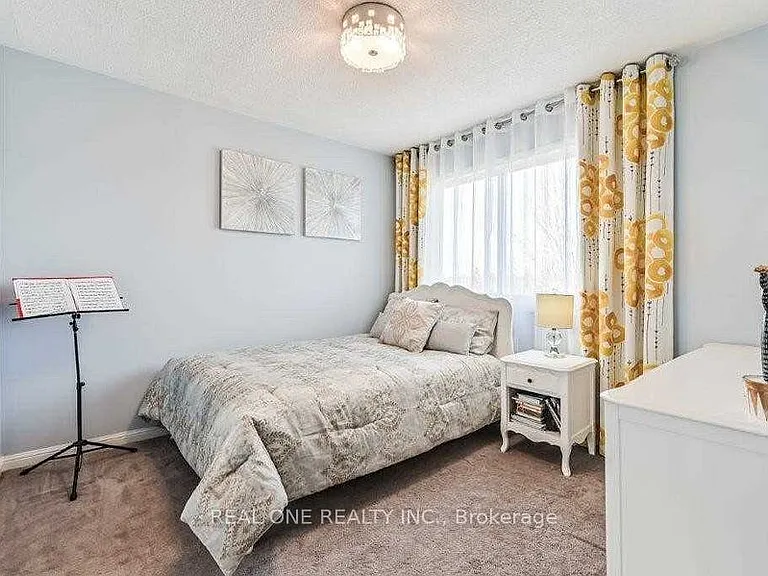 2380 Guildstone Cres — Photo 11
