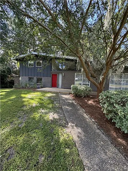 3 bed, 2343 sqft, $2,300 — Photo 2