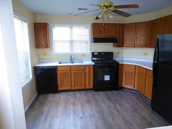3rd image of 378 Winfield Ct #378