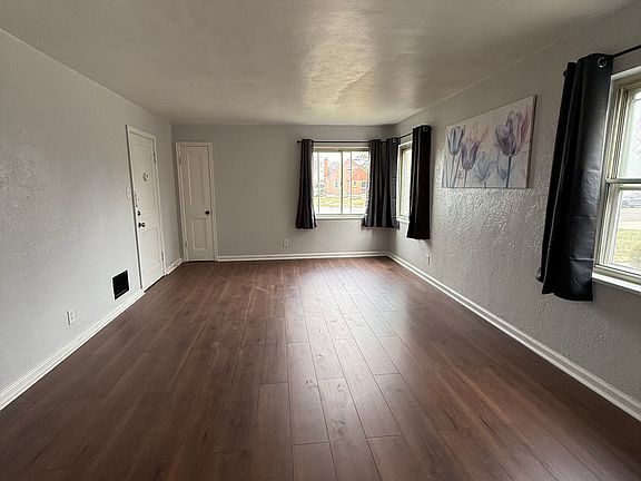 3rd image of 120 E Dorothy Ln APT 2