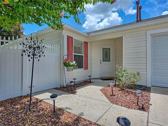 3rd image of 8476 SE 177th Penman Pl