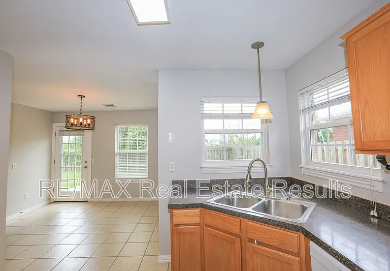 3711 SW Hansom Loop — Photo 10