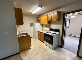321 Stanton, Ames, IA 50014