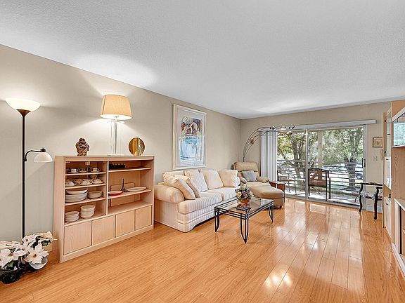 4th image of 2102 Lucaya Bend #D2