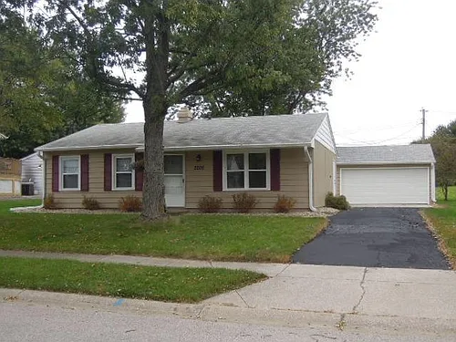 2206 Clover Ln Photo 1